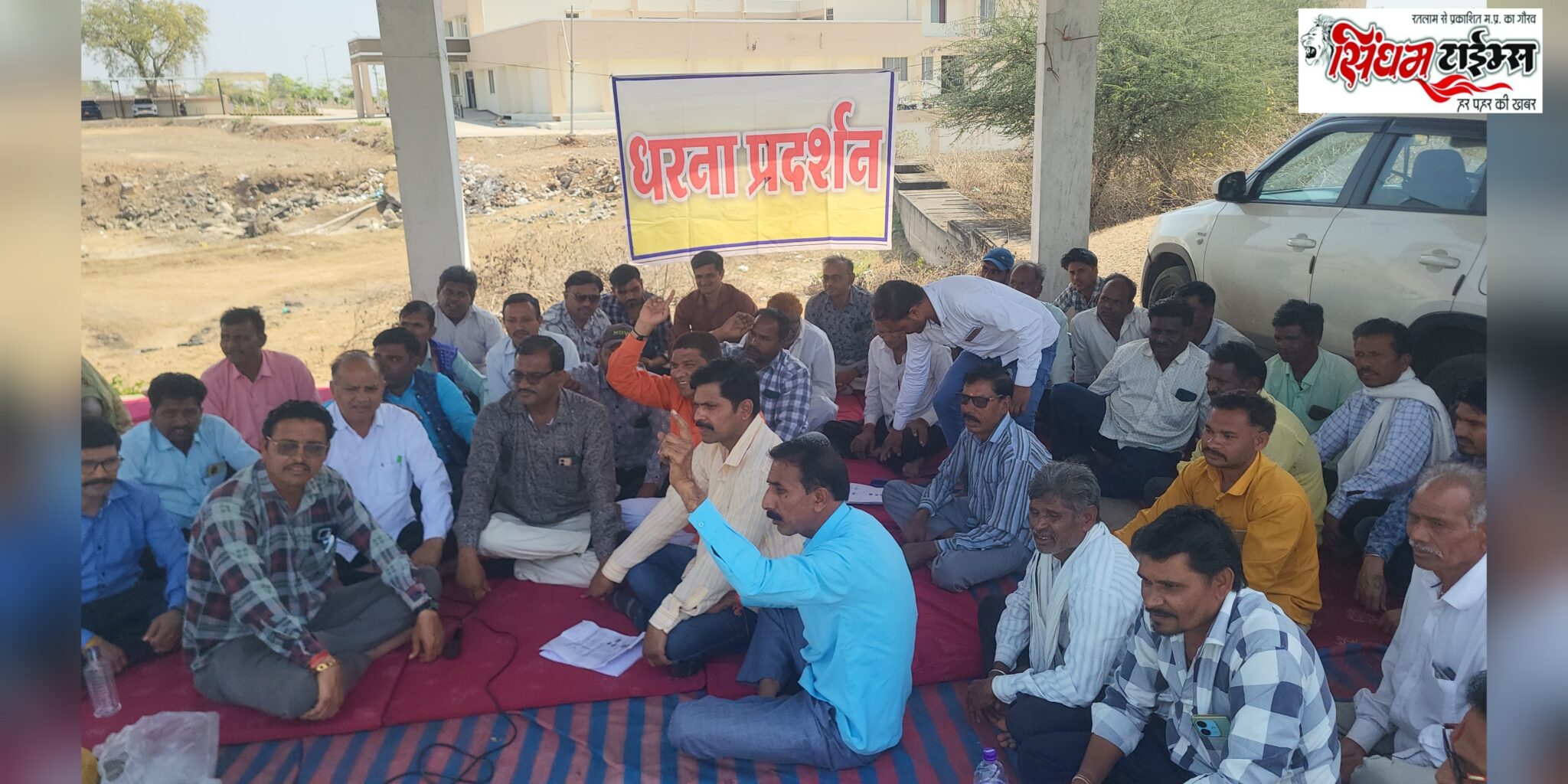 जनपद सीईओ के खिलाफ हाय-हाय के नारे, ले-आउट डालने को लेकर भेदभाव का आरोप