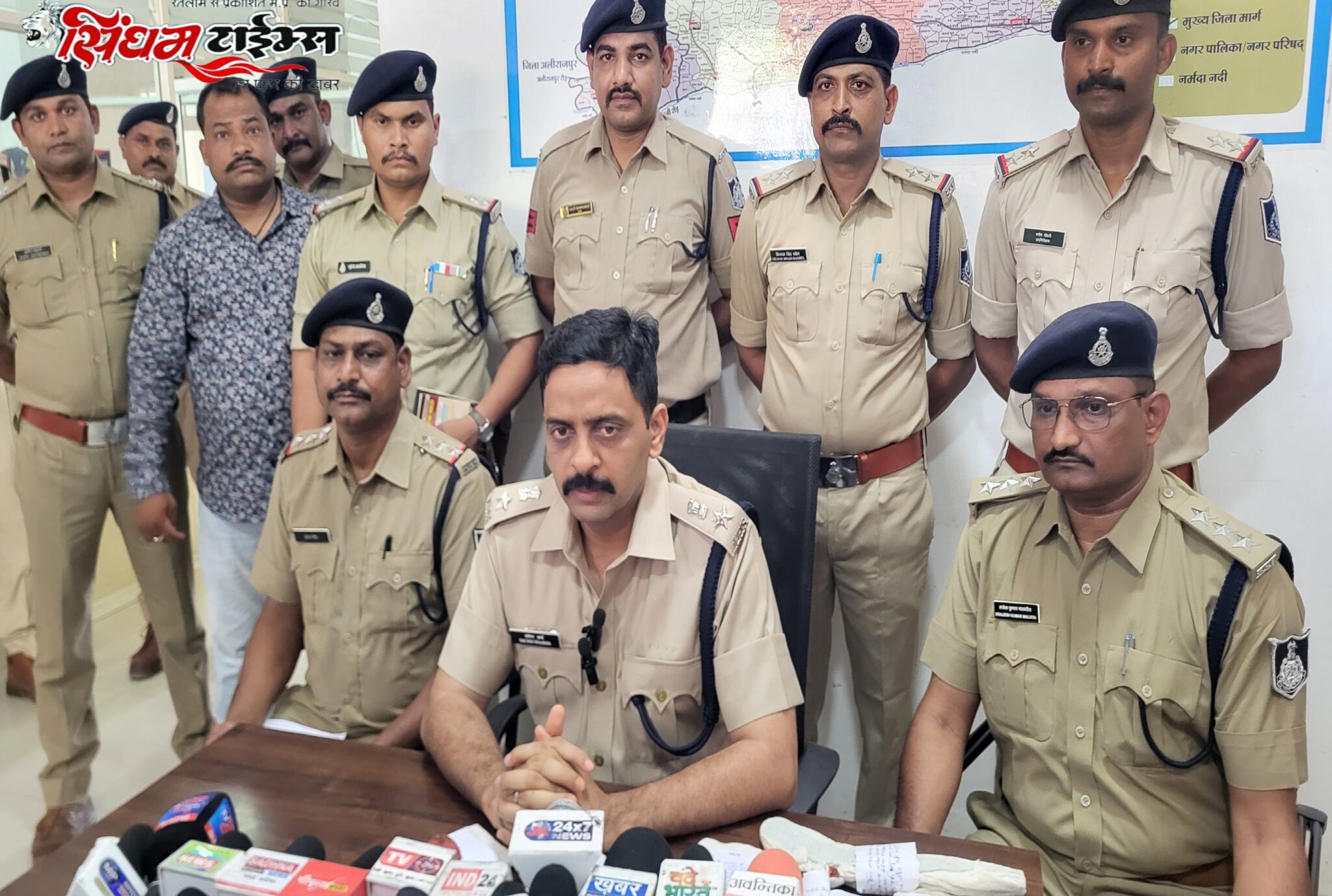 मनावर में 15 दिन पूर्व हुई डकैती का हुआ खुलासा, एसपी सचिन शर्मा ने प्रेस कांफ्रेंस कर जानकारी दी