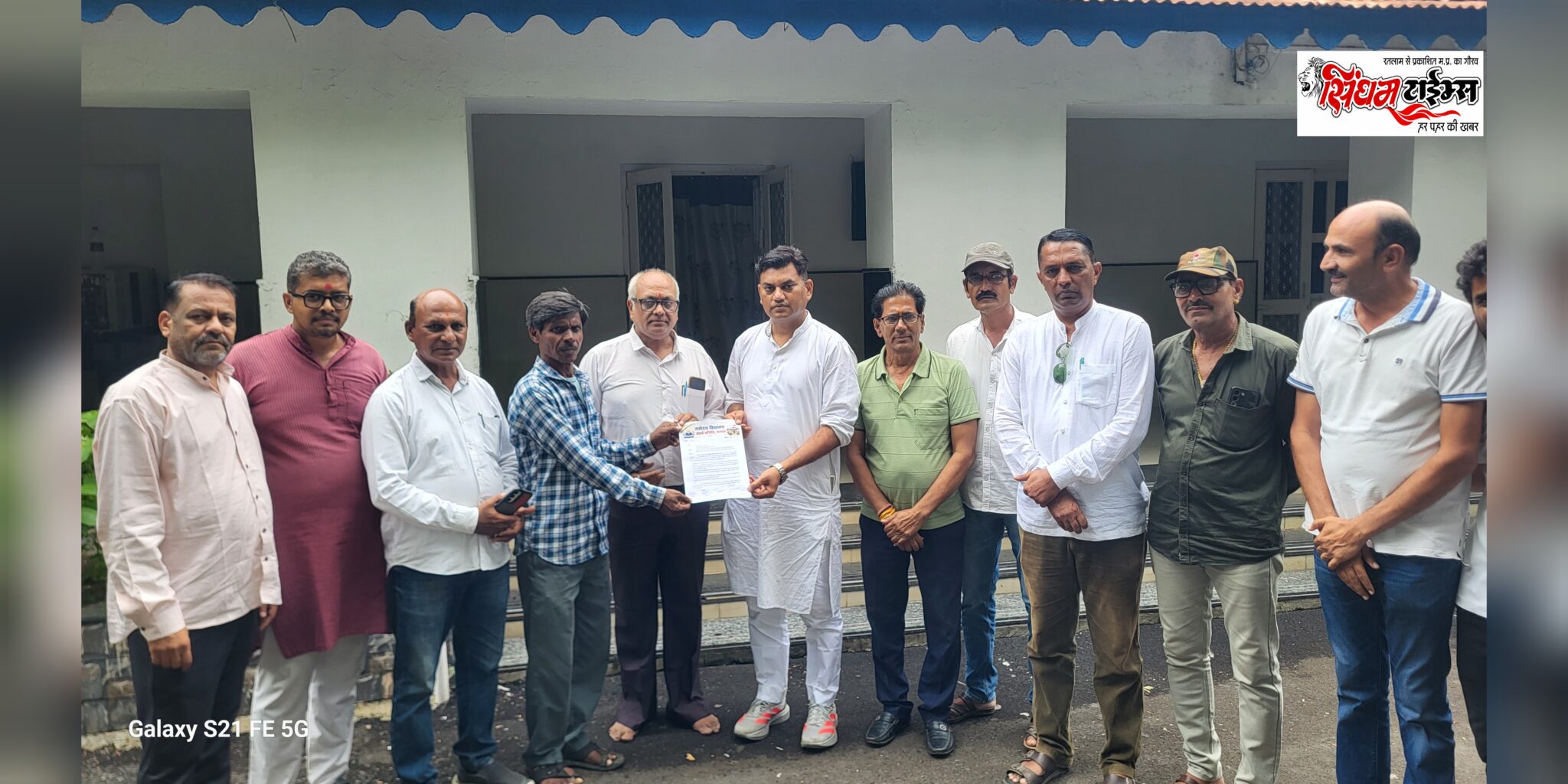 मनावर में नवोदय विद्यालय स्थापित करने की मांग तेज, संघर्ष समिति ने विधायक को सौंपा ज्ञापन